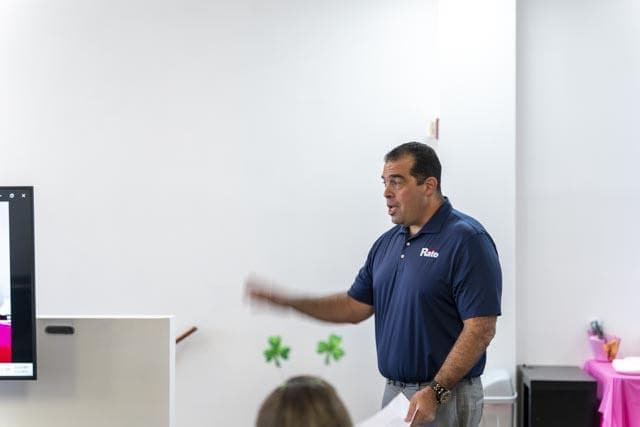 Presenter leading a brand training day, shot by ipixx
